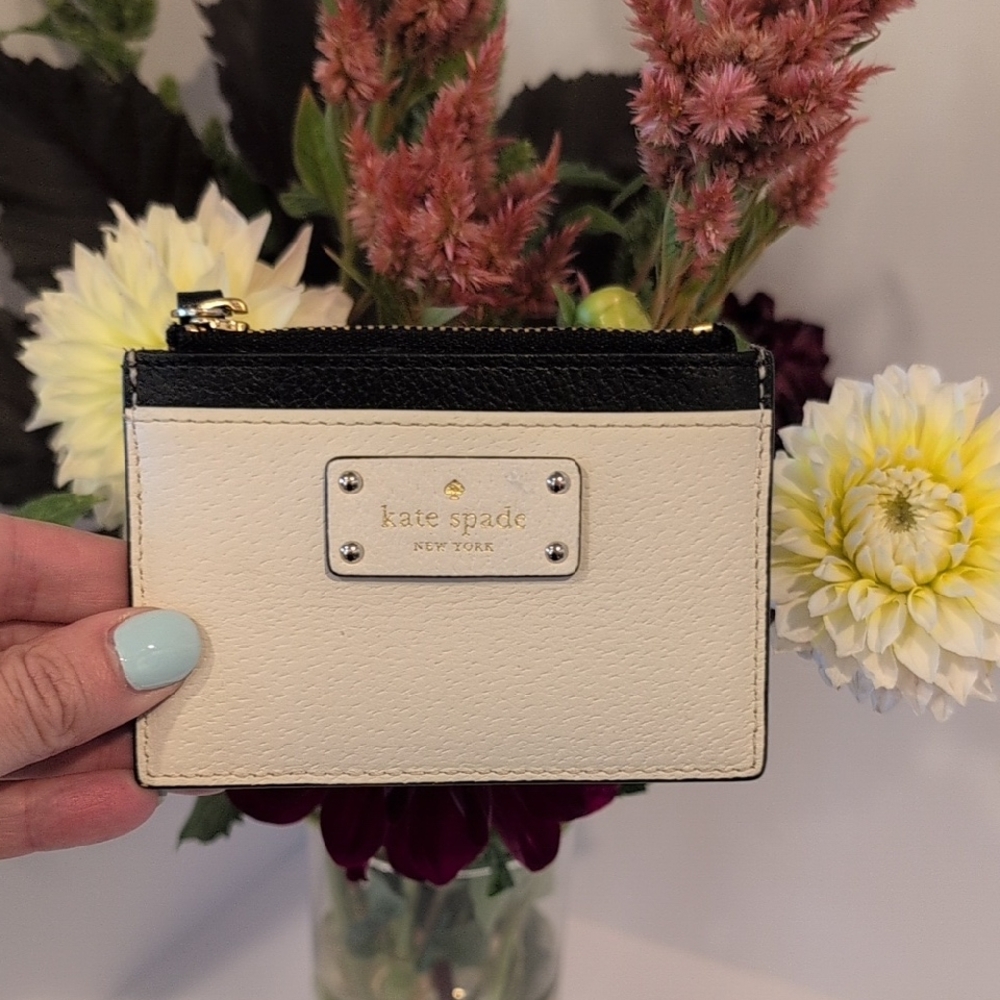 Kate Spade Black and Cream Card Holder